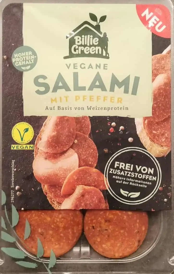 Billie Green Vegane Salami mit Pfeffer freigestellt | Fleischersatz-Produkte.de