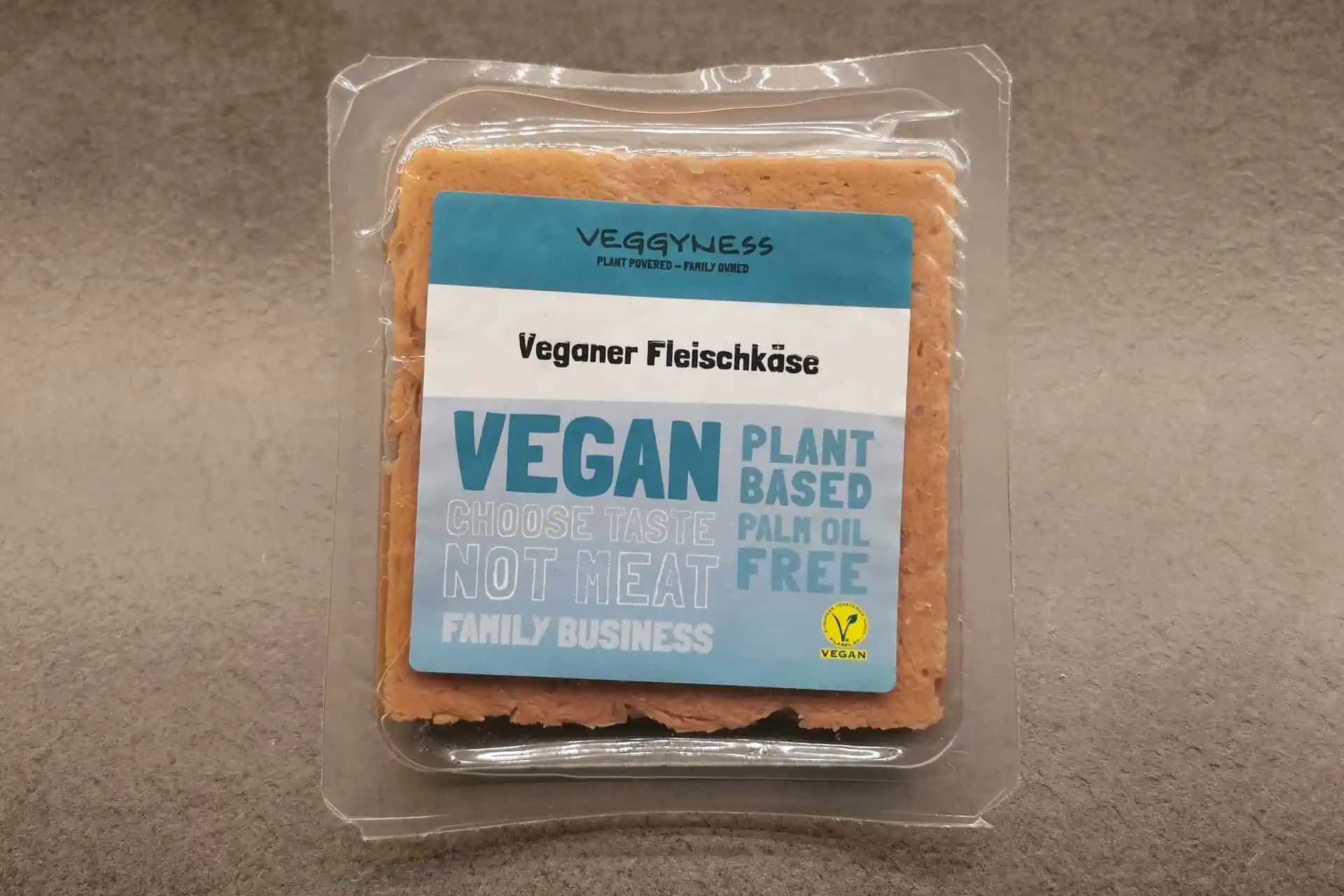 Veggyness: Veganer Fleischkäse